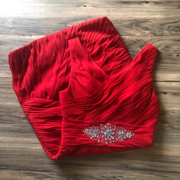boutique Dresses & Skirts - Beautiful red bandage style formal sz 6